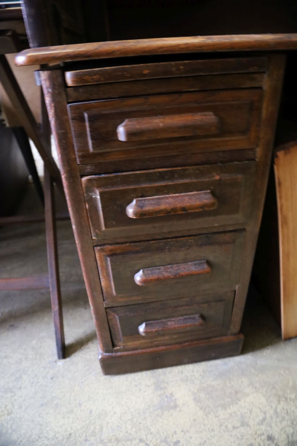 An oak roll-top desk, width 136cm, depth 86cm, height 126cm